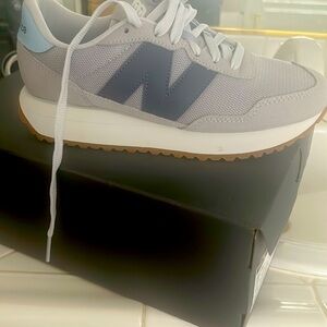 New balance sneakers brand new! Never worn